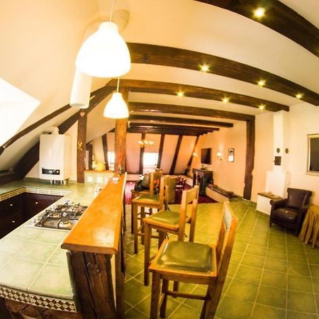 The Attic Apartment Brasov Ngoại thất bức ảnh