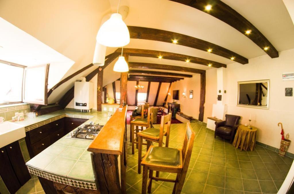 The Attic Apartment Brasov Ngoại thất bức ảnh