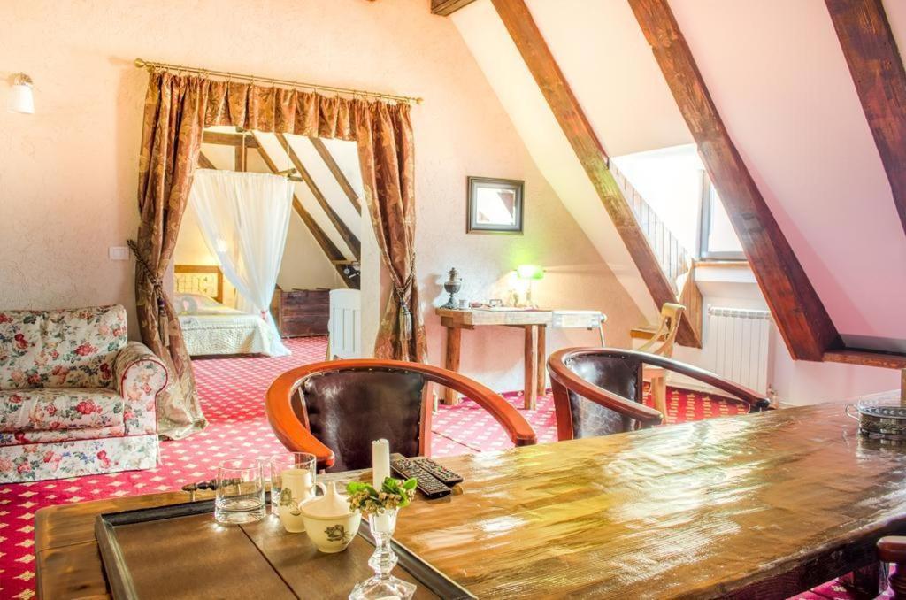 The Attic Apartment Brasov Ngoại thất bức ảnh
