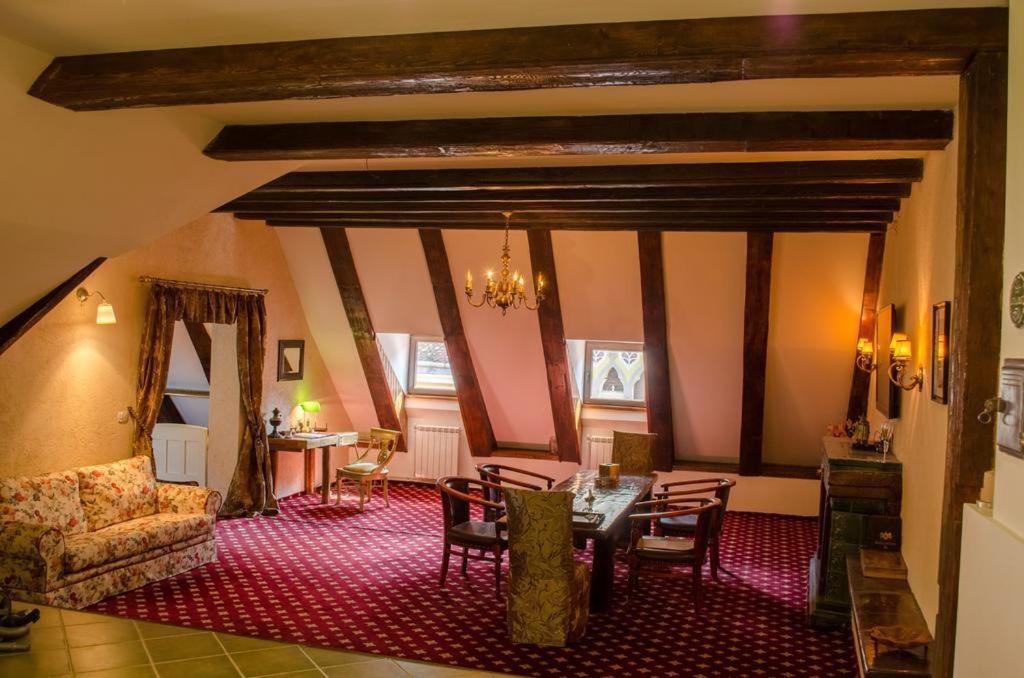 The Attic Apartment Brasov Ngoại thất bức ảnh
